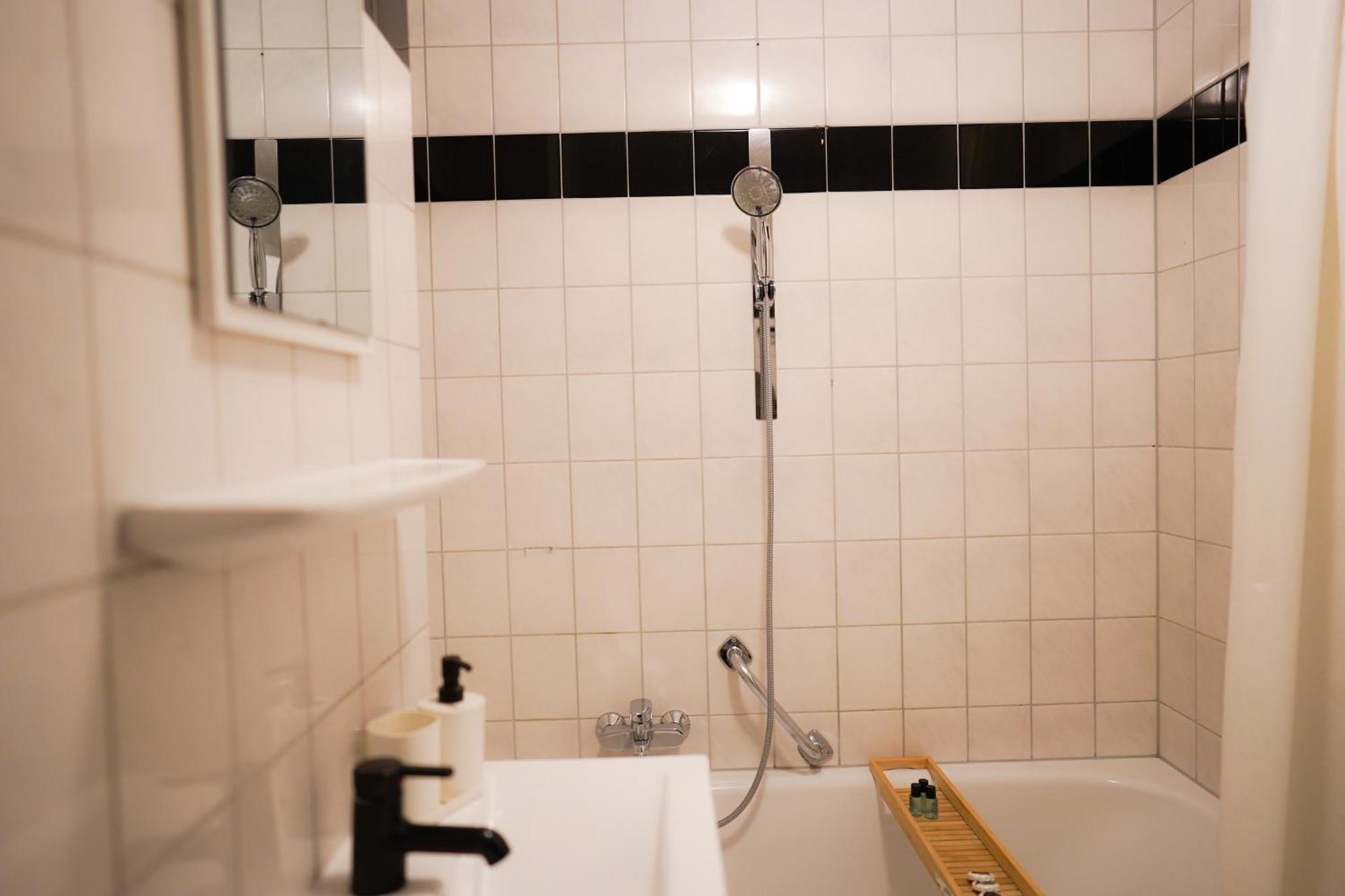 Moderne Ferienwohnung In Leimen Mit Balkon, Wehome Komfort Eksteriør bilde